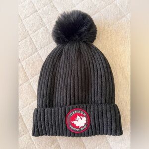 CANADA WEATHER GEAR Black Cable Knit Lined Beanie Hat with Pompom NWOT